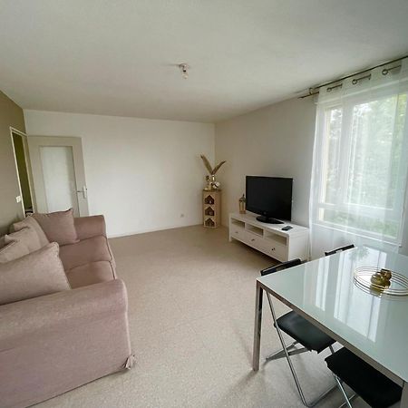 Grand T2 Spacieux Tres Calme Bron Exterior photo
