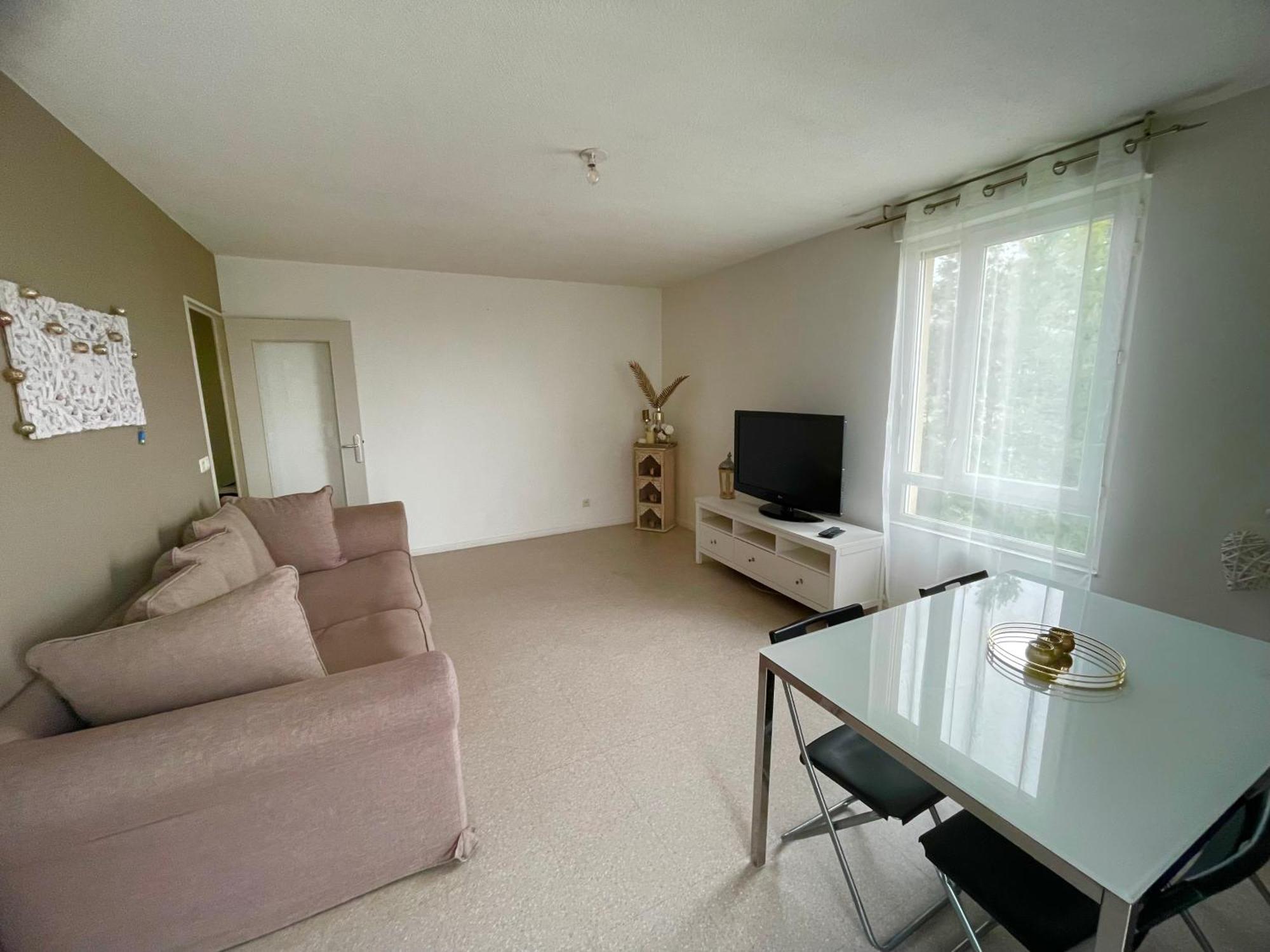 Grand T2 Spacieux Tres Calme Bron Exterior photo